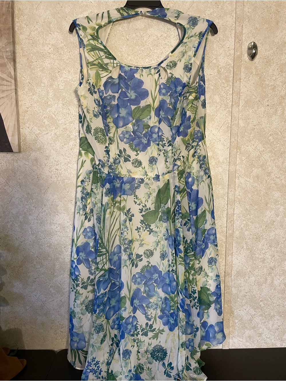 Gabby Skye Blue, Green, White Lined Polyester Sleeveless Midi Floral Dress